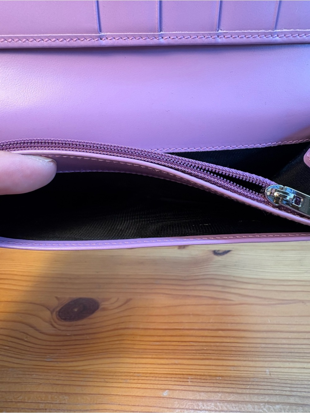 FERRAGAMO VINTAGE Y2K Pink/Lavender Leather Long Wallet with Signature clasp - Picture 5 of 5